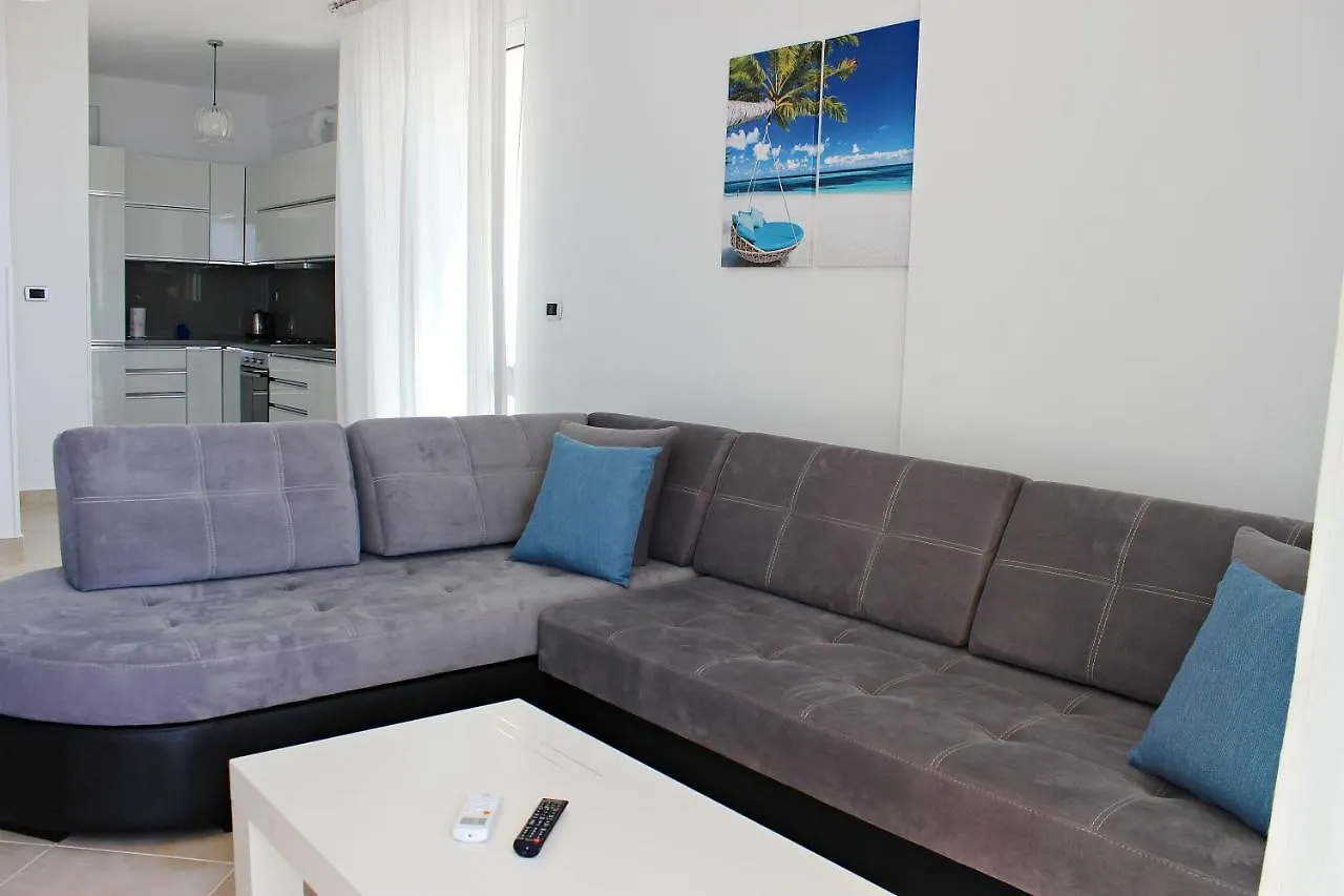 Sunny Apts ساراندا شقة