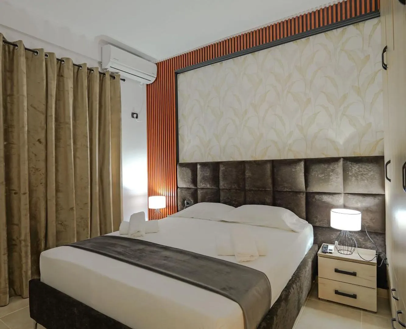 Sunny Apts ساراندا 0*,  ألبانيا